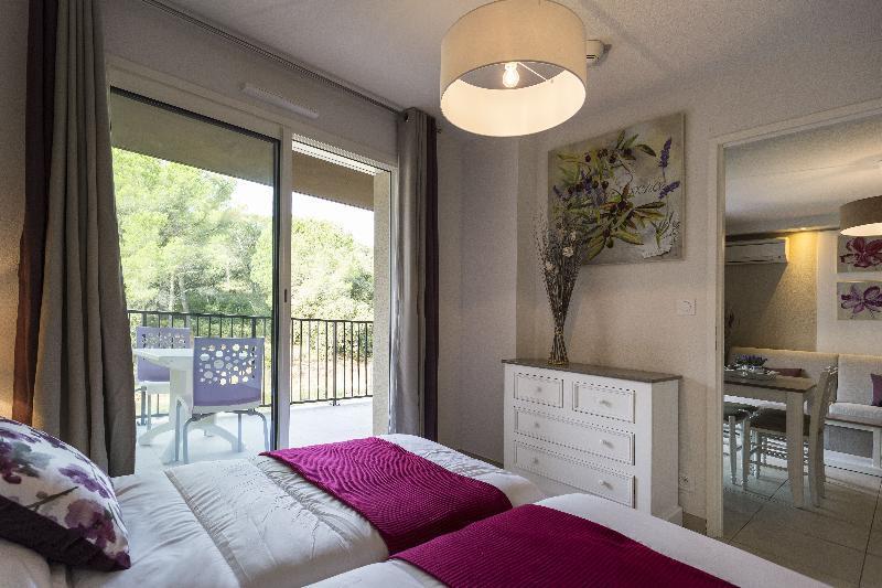 Residhotel Residence Pont Du Gard Ремулін Екстер'єр фото