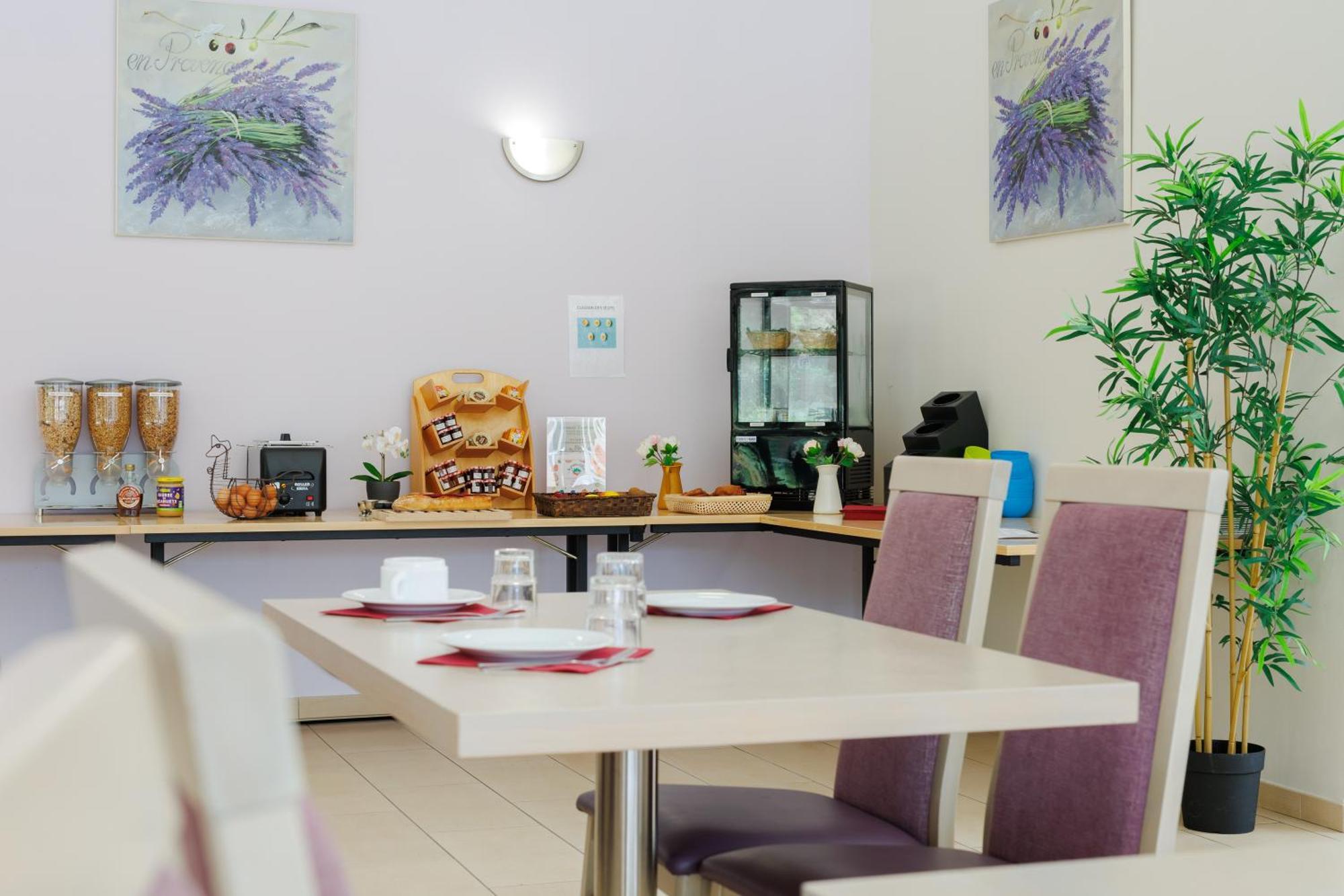 Residhotel Residence Pont Du Gard Ремулін Екстер'єр фото